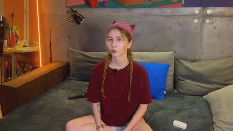 Snapshot of izi_fox chatting on October 2025 04:59:02 PM izi online show from October 2025 04:59:02 PM