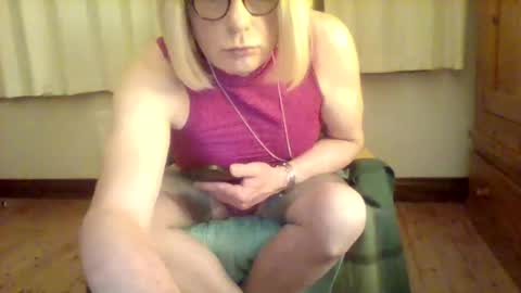 Snapshot of izzy_mchoney chatting on May 2026 10:50:03 PM izzy_mchoney online show from May 2026 10:50:03 PM