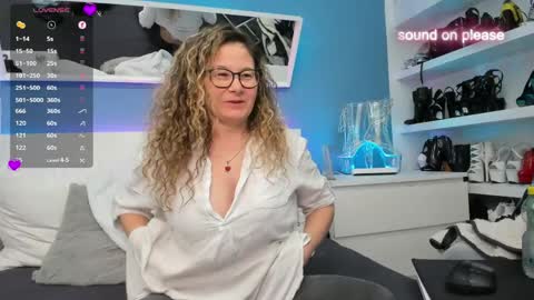 Snapshot of izzymendosa chatting on May 2026 11:17:01 AM Izzy Mendosa online show from May 2026 11:17:01 AM