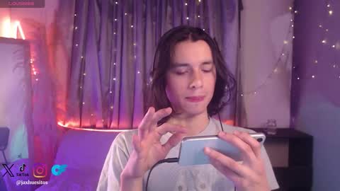 Snapshot of j_a_x_x_x_o_n chatting on January 2026 08:18:01 AM Hey im Jaxxxon check my info online show from January 2026 08:18:01 AM
