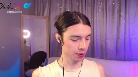 Snapshot of j_a_x_x_x_o_n chatting on April 2026 10:48:01 AM Hey im Jaxxxon check my info online show from April 2026 10:48:01 AM
