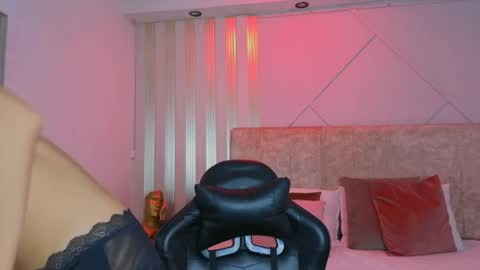 j_belle_ online show from April 2026 01:49:01 PM