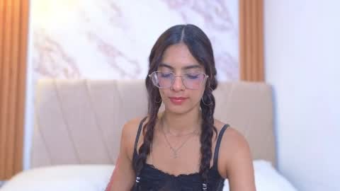j_belle_ online show from May 2026 01:57:16 AM