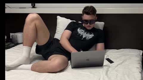 j_lyle_x online show from November 2025 08:18:01 PM