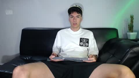 INDEPENDENT MODEL online show from December 2024 10:05:02 AM