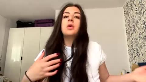 Mia online show from June 2026 08:04:01 AM