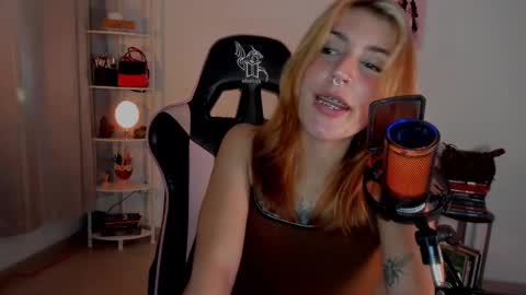 Linda Sofia help me get to 100 thumbs up online show from February 2025 06:43:01 AM