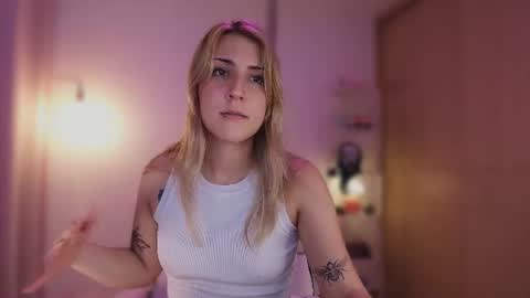 Snapshot of jacky_croft chatting on July 2026 03:23:01 AM Linda Sofia help me get to 100 thumbs up online show from July 2026 03:23:01 AM