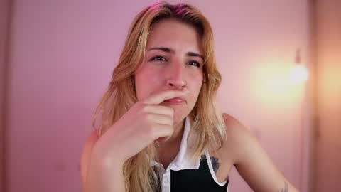 Snapshot of jacky_croft chatting on August 2026 03:34:01 AM Linda Sofia help me get to 100 thumbs up online show from August 2026 03:34:01 AM