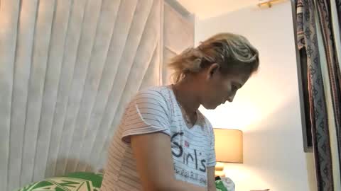 Jade  online show from November 2025 09:31:01 AM