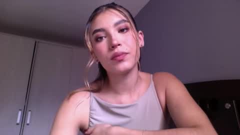 Jade online show from May 2026 09:23:01 PM