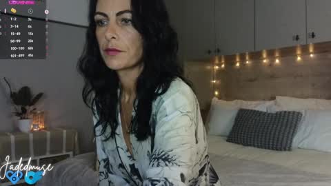 Jade online show from April 2026 08:17:01 PM