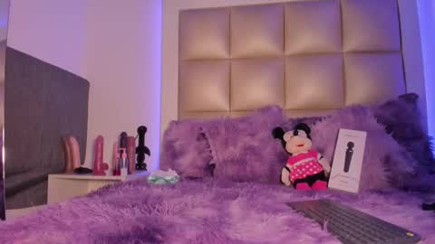 jadeestudios online show from December 2025 04:58:01 PM