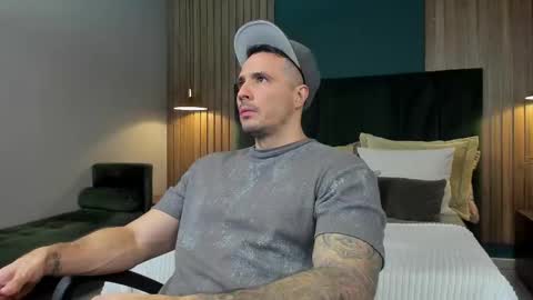 jakestone_1 online show from November 2025 01:08:02 AM