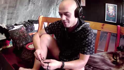 GiakyFaqk online show from October 2025 12:06:01 PM