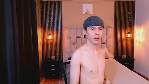 james_adamss_ online show from March 2026 01:17:01 PM