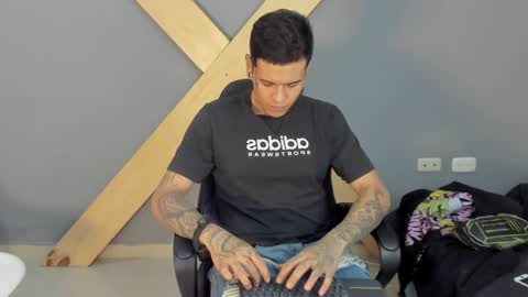 Snapshot of jamesinked_ chatting on December 2024 02:59:01 PM Jamesinked  online show from December 2024 02:59:01 PM