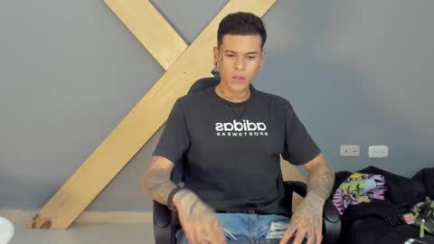 Snapshot of jamesinked_ chatting on December 2024 06:06:01 PM Jamesinked  online show from December 2024 06:06:01 PM