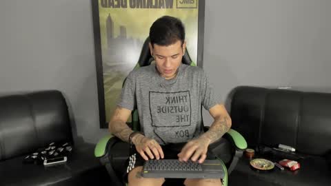 Snapshot of jamesinked_ chatting on December 2024 11:51:01 PM Jamesinked  online show from December 2024 11:51:01 PM
