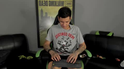 Snapshot of jamesinked_ chatting on December 2024 10:15:02 PM Jamesinked  online show from December 2024 10:15:02 PM