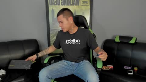 Snapshot of jamesinked_ chatting on January 2025 07:24:01 PM Jamesinked  online show from January 2025 07:24:01 PM