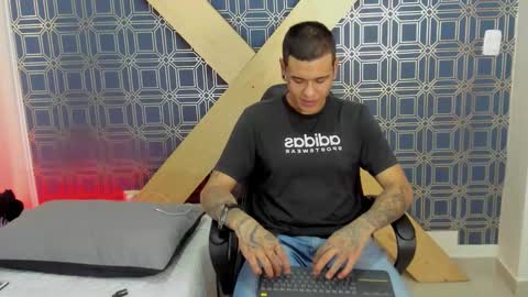 Snapshot of jamesinked_ chatting on January 2025 06:35:01 PM Jamesinked  online show from January 2025 06:35:01 PM