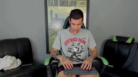 Snapshot of jamesinked_ chatting on January 2025 07:10:02 PM Jamesinked  online show from January 2025 07:10:02 PM