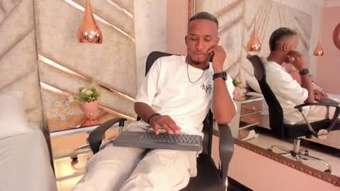 Snapshot of jamesparck chatting on December 2024 07:10:01 AM James online show from December 2024 07:10:01 AM