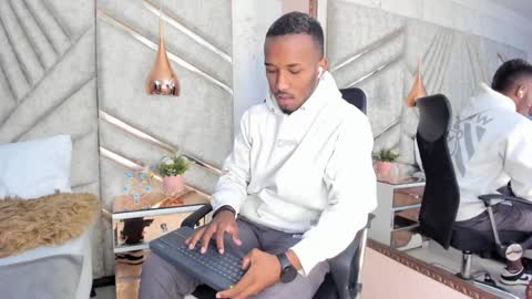 Snapshot of jamesparck chatting on January 2025 12:04:02 PM James online show from January 2025 12:04:02 PM