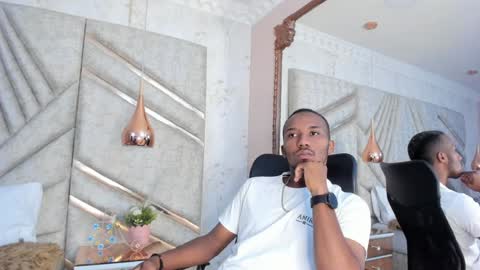 Snapshot of jamesparck chatting on January 2025 03:06:01 PM James online show from January 2025 03:06:01 PM