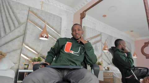 Snapshot of jamesparck chatting on January 2025 12:33:01 PM James online show from January 2025 12:33:01 PM