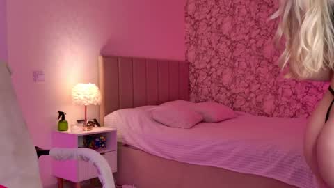 Snapshot of jane_suckss chatting on April 2026 04:01:01 PM jane suckss online show from April 2026 04:01:01 PM