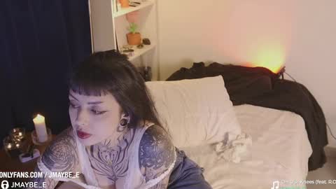   jmaybe e online show from February 2025 11:04:02 PM