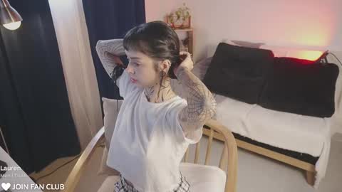   jmaybe e online show from November 2025 02:09:01 PM