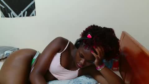 Snapshot of jannie_e chatting on March 2026 05:01:02 AM Jannie online show from March 2026 05:01:02 AM