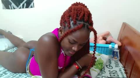 Snapshot of jannie_e chatting on April 2026 09:01:02 PM Jannie online show from April 2026 09:01:02 PM