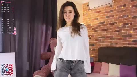 Snapshot of jasmindoroti chatting on October 2025 06:13:02 AM Chloe online show from October 2025 06:13:02 AM