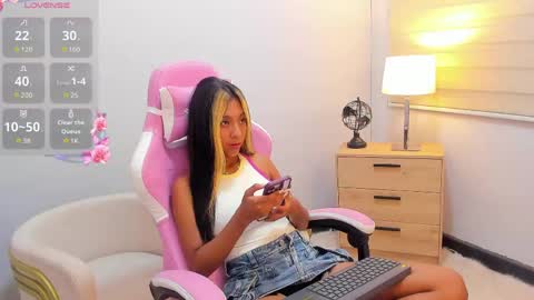 Snapshot of jasmineross_1 chatting on April 2026 03:28:02 PM jasmine online show from April 2026 03:28:02 PM