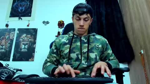 Snapshot of javiersexymann chatting on March 2025 02:04:02 AM Javier online show from March 2025 02:04:02 AM