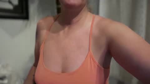 Snapshot of javlovesu chatting on April 2026 09:10:02 AM JAV online show from April 2026 09:10:02 AM