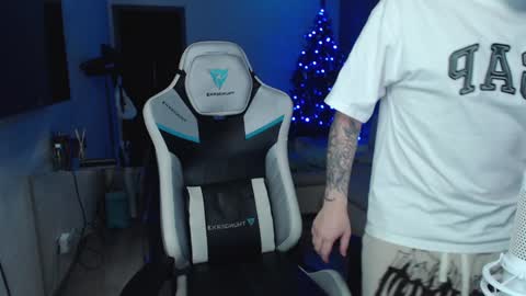 Snapshot of jayce_icestone chatting on December 2024 08:11:02 AM Jayce online show from December 2024 08:11:02 AM