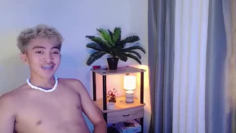 jaysee_hugecox online show from April 2026 01:18:02 AM
