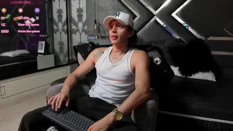Snapshot of jaytaylorr chatting on April 2026 12:10:02 PM Jay Taylor online show from April 2026 12:10:02 PM