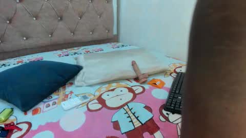 jazmin040_ online show from December 2025 12:00:01 PM