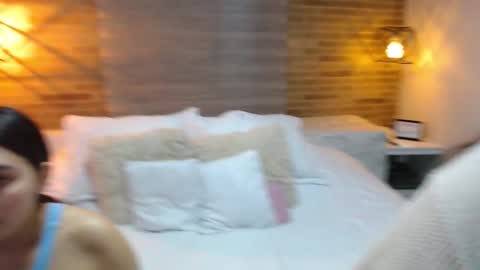 Jazmin and Scarlett online show from November 2025 09:42:01 AM