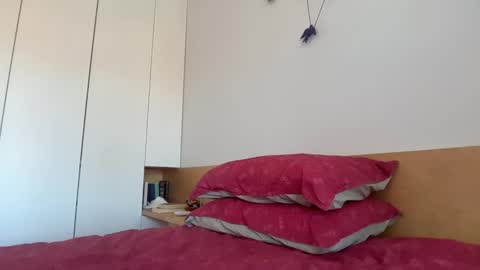 jbearbearbear online show from October 2025 09:15:01 AM