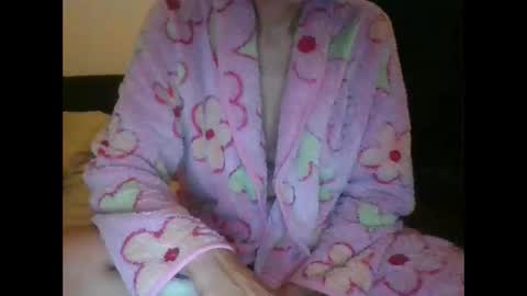 Snapshot of je_melody chatting on November 2025 06:54:02 PM EJ Melody online show from November 2025 06:54:02 PM