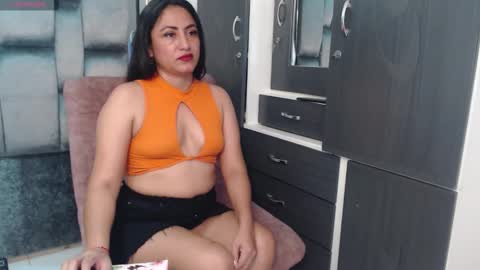 Snapshot of jean_foster chatting on December 2025 04:59:02 PM Mistress Jane Foster online show from December 2025 04:59:02 PM