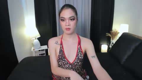 jelaimendoza13 online show from October 2025 12:00:01 AM