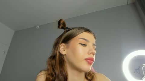 Snapshot of jenie_fire chatting on January 2025 07:28:02 PM Dolly online show from January 2025 07:28:02 PM